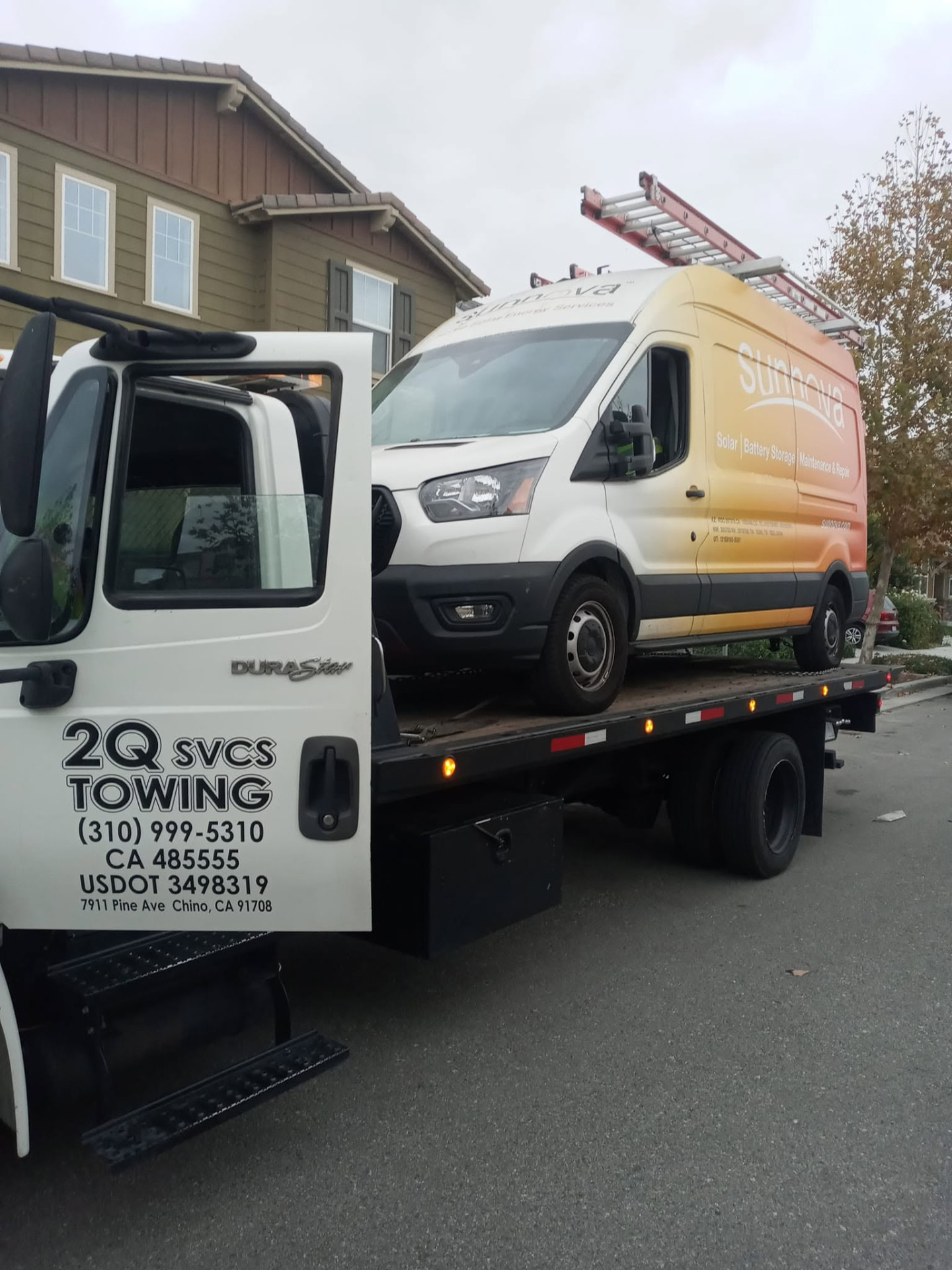 Roadside assistance operator helping a driver beside a stopped vehicle